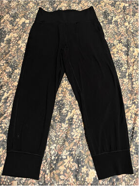 Women's Lululemon Black Capris Size M